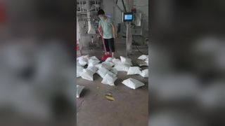 Automatic 51g Cotton Vertical Packaging Machine Automatic VFFS Packaging Machine